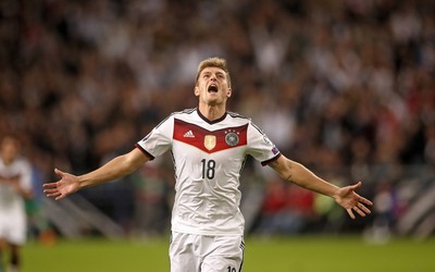 广发体育精华-伊布国家队球衣退役