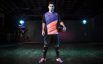 广发体育播报-洛特伍本莫伊国家队首秀就进球